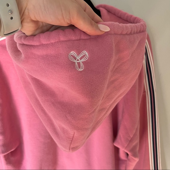Aritzia TNA the iconic hoodie in pink size XS - Picture 4 of 6